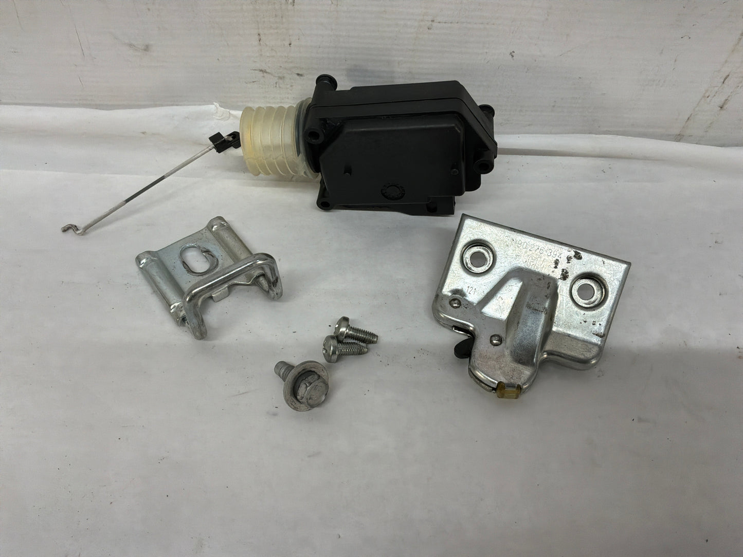 2004 Pontiac GTO Trunk Deck Lid Latch Striker Lock Actuator Linkage OEM