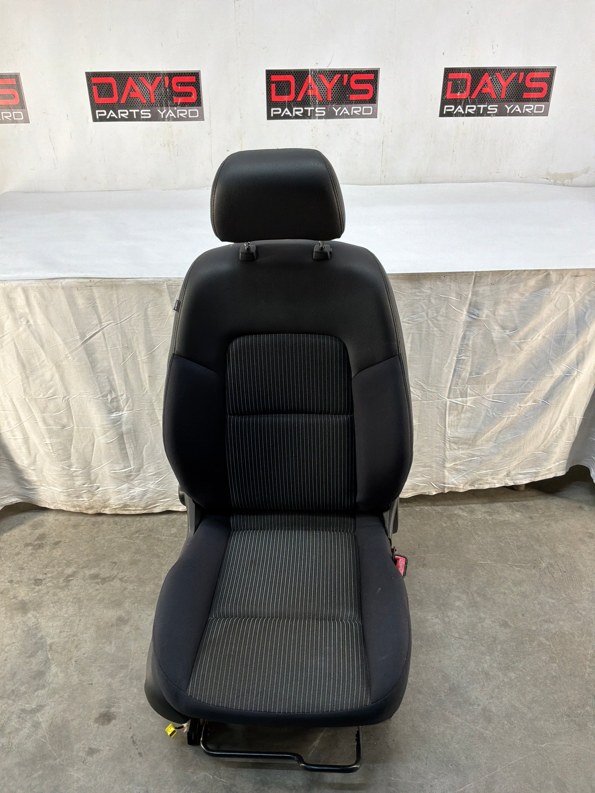 Front Seats - Day's Parts Yard