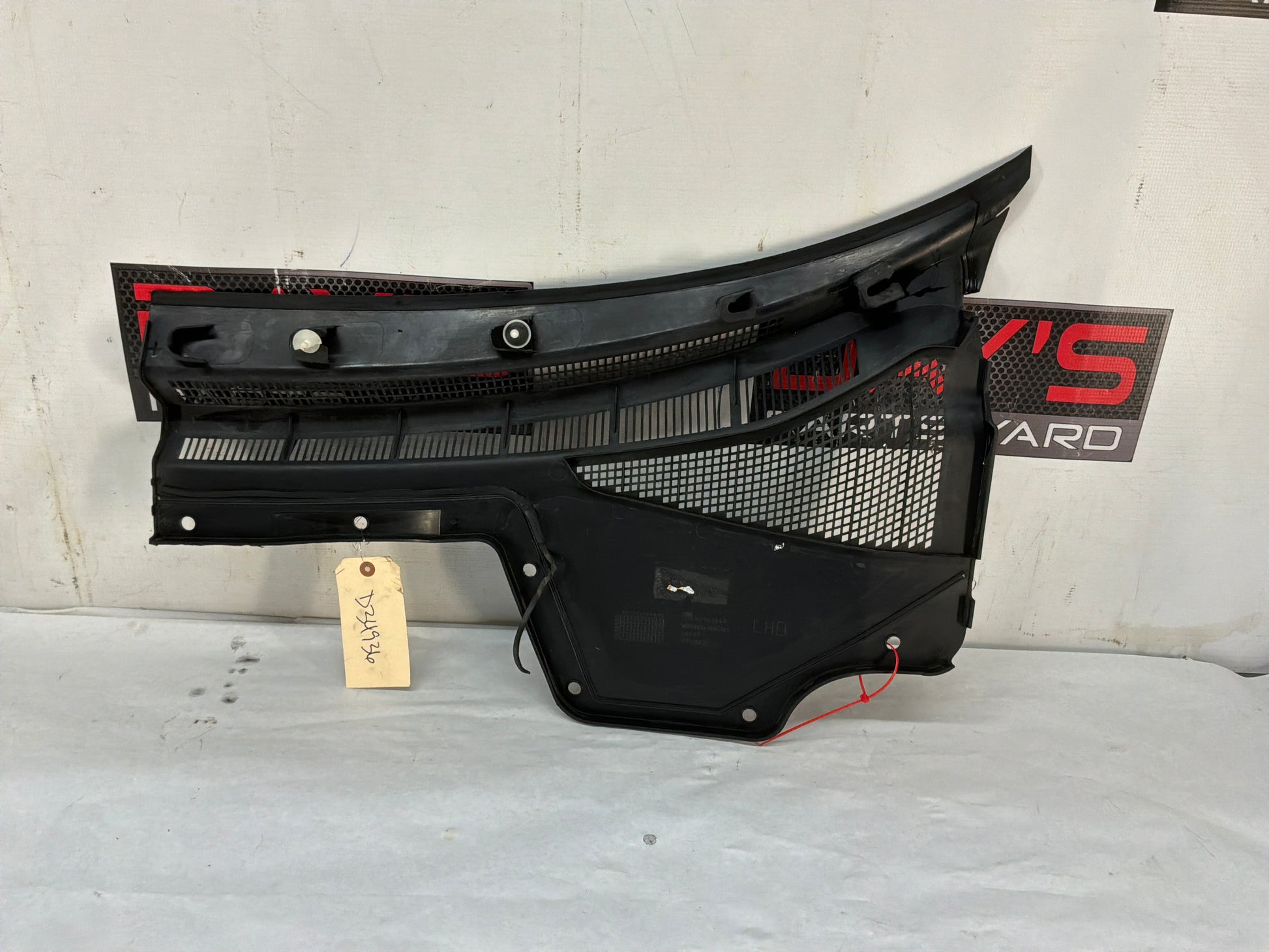 Rh cowl - Day's Parts Yard