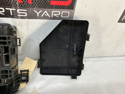 Fuse box - Day's Parts Yard