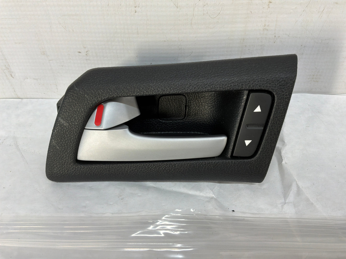 Rear lh door handle - Day's Parts Yard