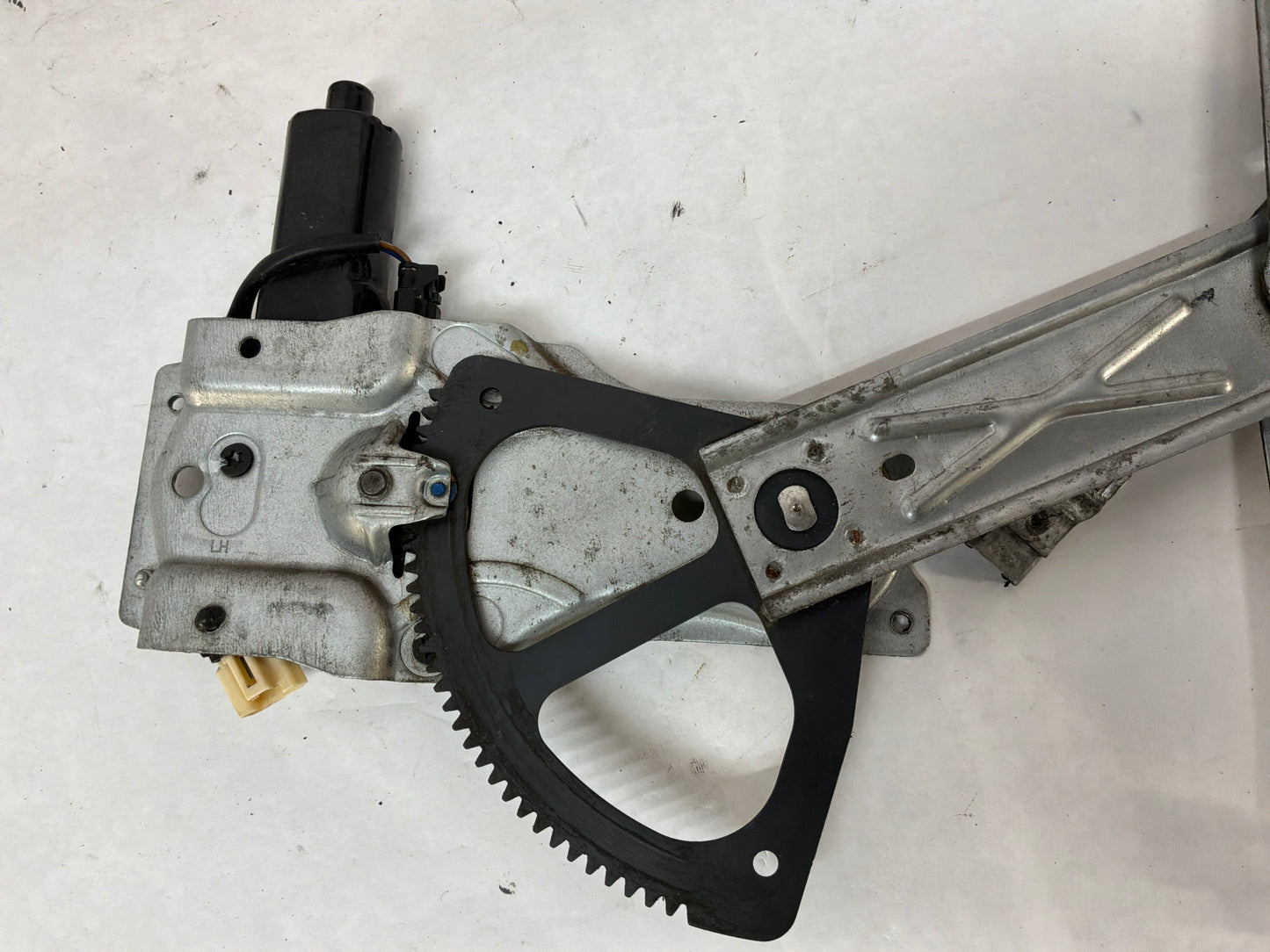 2005 Pontiac GTO LH Driver Front Window Regulator Motor OEM