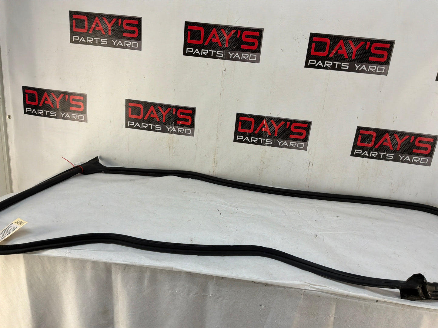 Rh door seal - Day's Parts Yard