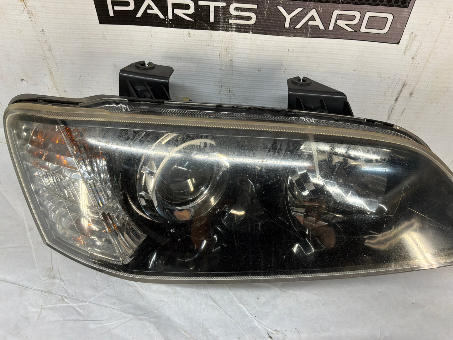 2008 Pontiac G8 RH Passenger Headlight Head Light Lamp OEM