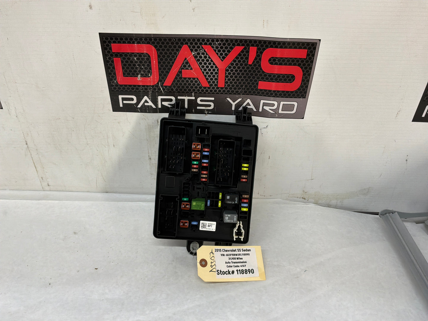 Fuse box - Day's Parts Yard