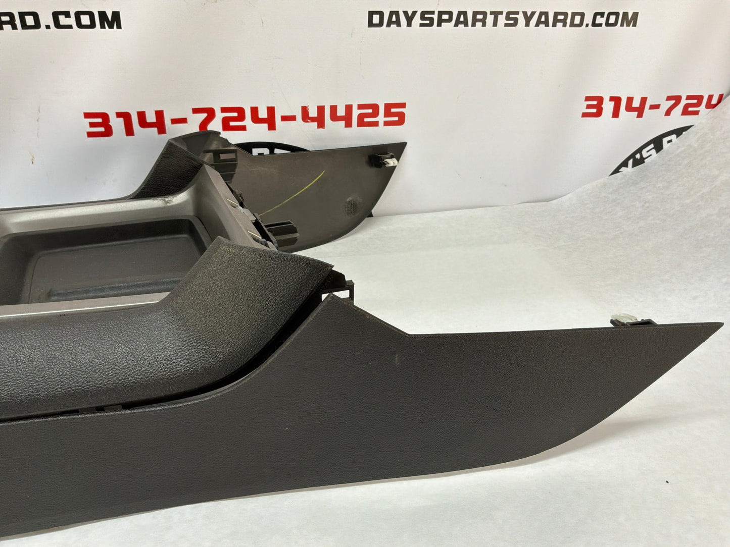 2014 Chevy Camaro SS Manual Transmission Center Console Armrest w/ Boot & Shifter Knob  OEM
