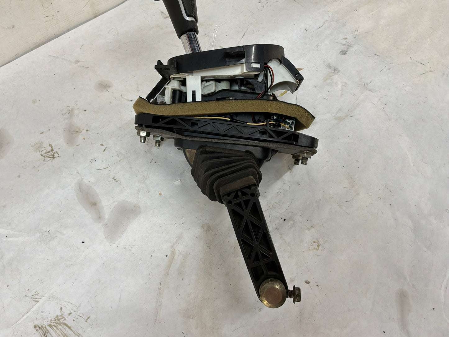 2008 Pontiac G8 GT Automatic Transmission Gear Selector Shifter Assembly OEM
