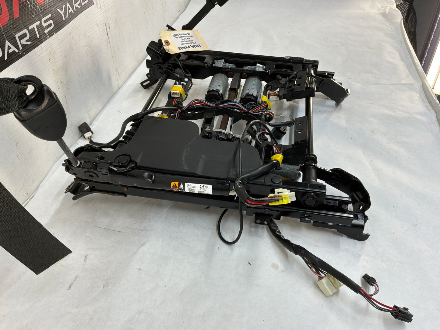 Rh front seat track - Day's Parts Yard