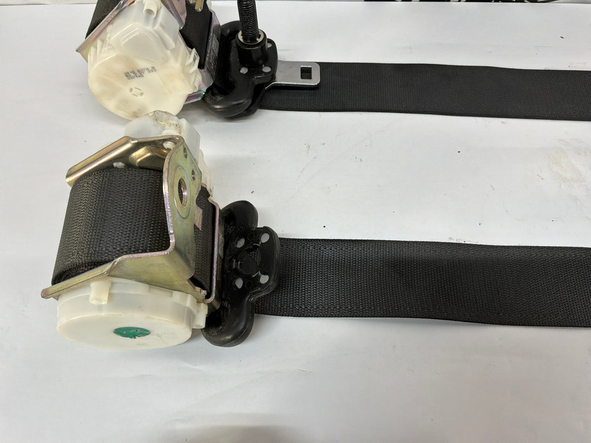 2015 Chevy SS Sedan Complete Rear Seat Belt Seatbelt Retractor Set w/ Buckle OEM