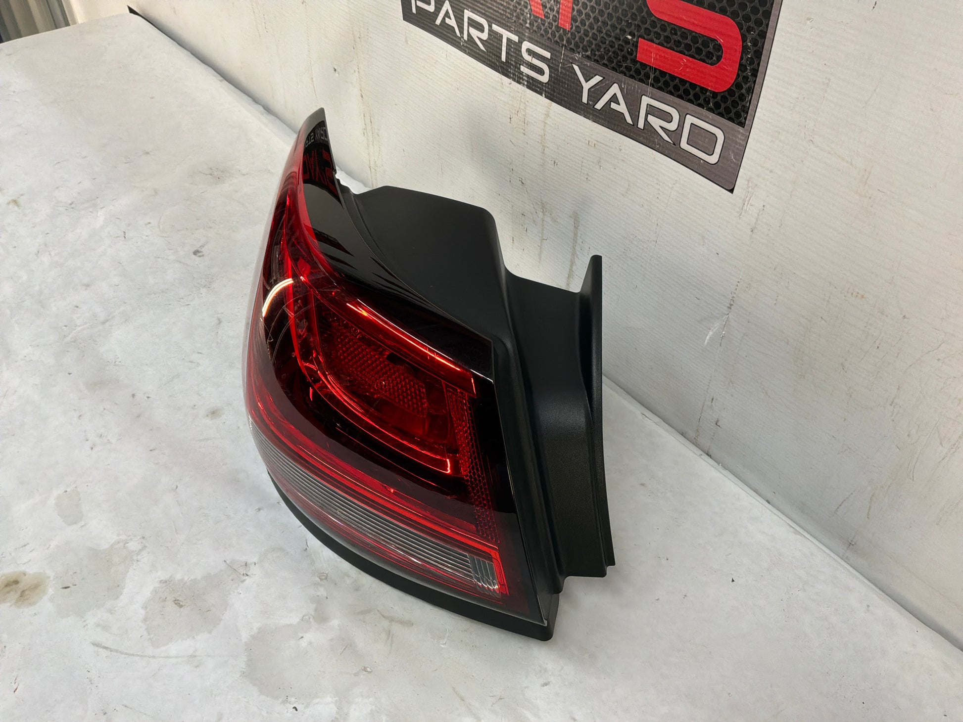 Head light - Day's Parts Yard