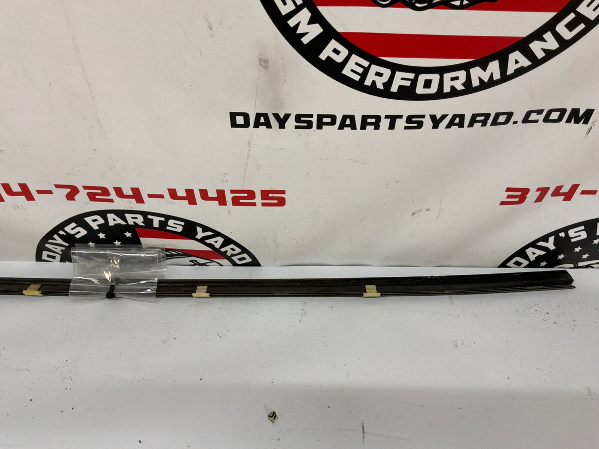 2006 Pontiac GTO LH Driver Window Door Belt Molding Weather Strip Trim OEM
