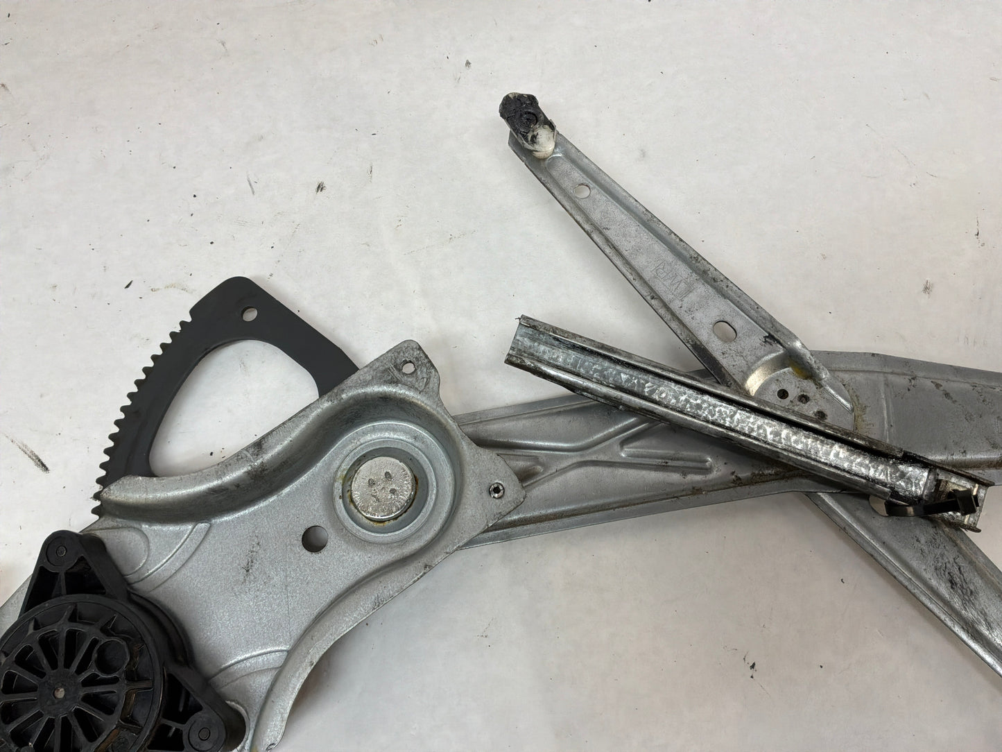 2005 Pontiac GTO LH Driver Front Window Regulator Motor OEM