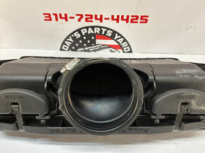 2002 Chevy Corvette Convertible Air Intake Filter Housing Cleaner Assembly OEM