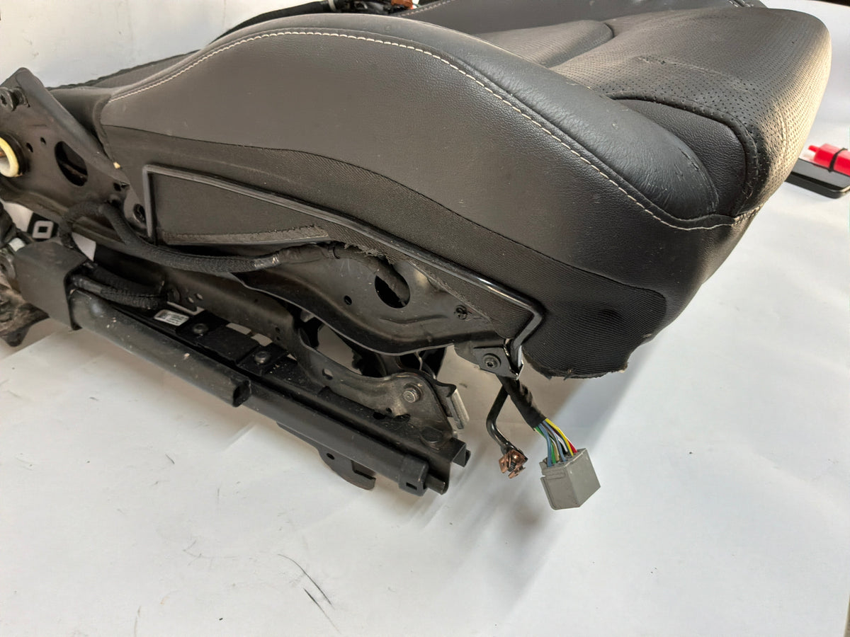 2021 Chevy Camaro SS RH Passenger Front Lower Bottom Seat w/ Rail OEM