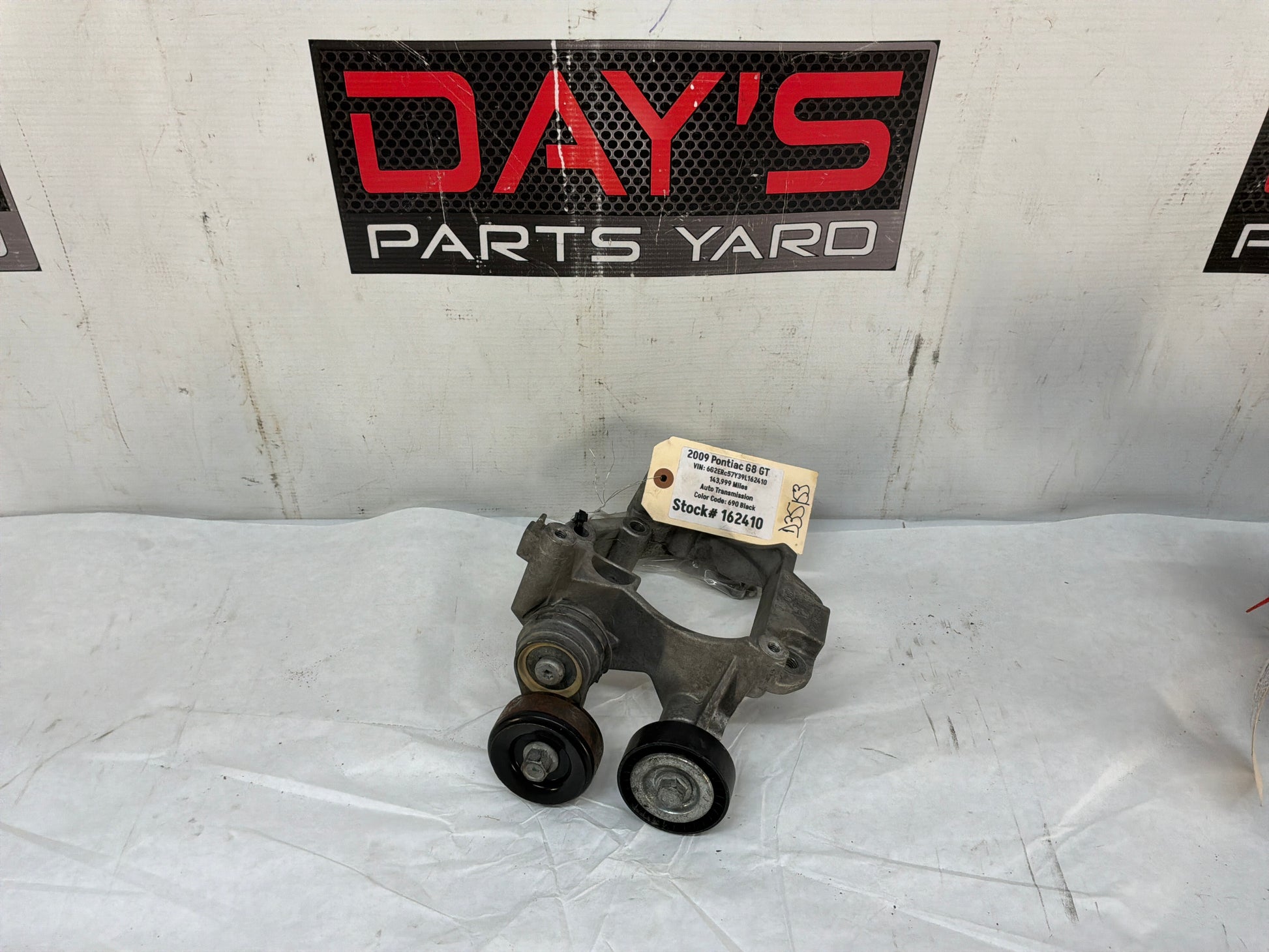 Ac compressor bracket - Day's Parts Yard