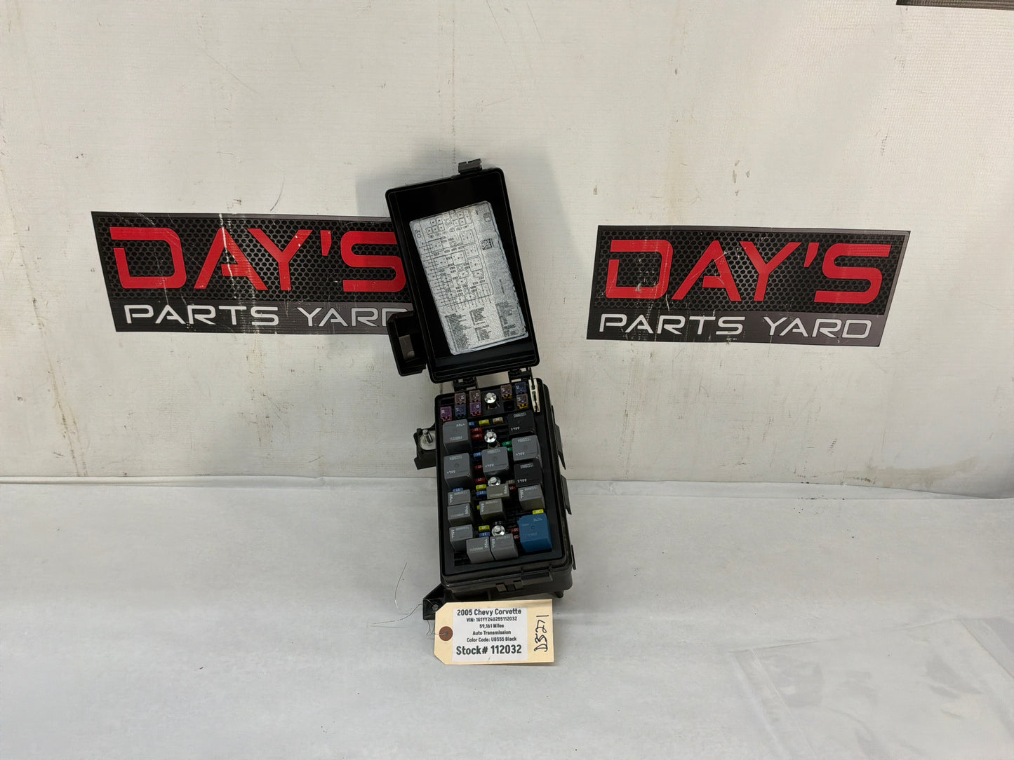 Fuse box - Day's Parts Yard