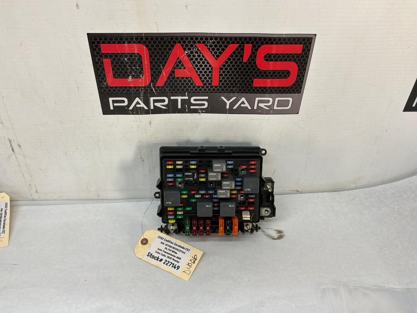 2002 Cadillac Escalade EXT Fuse Box Relay OEM