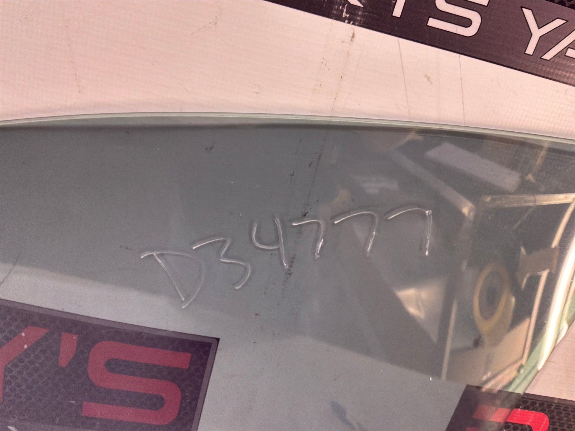 Rh front window glass - Day's Parts Yard