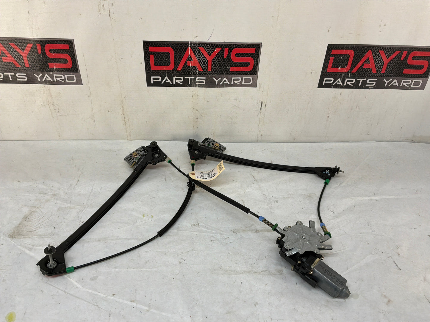 Lh window reg - Day's Parts Yard