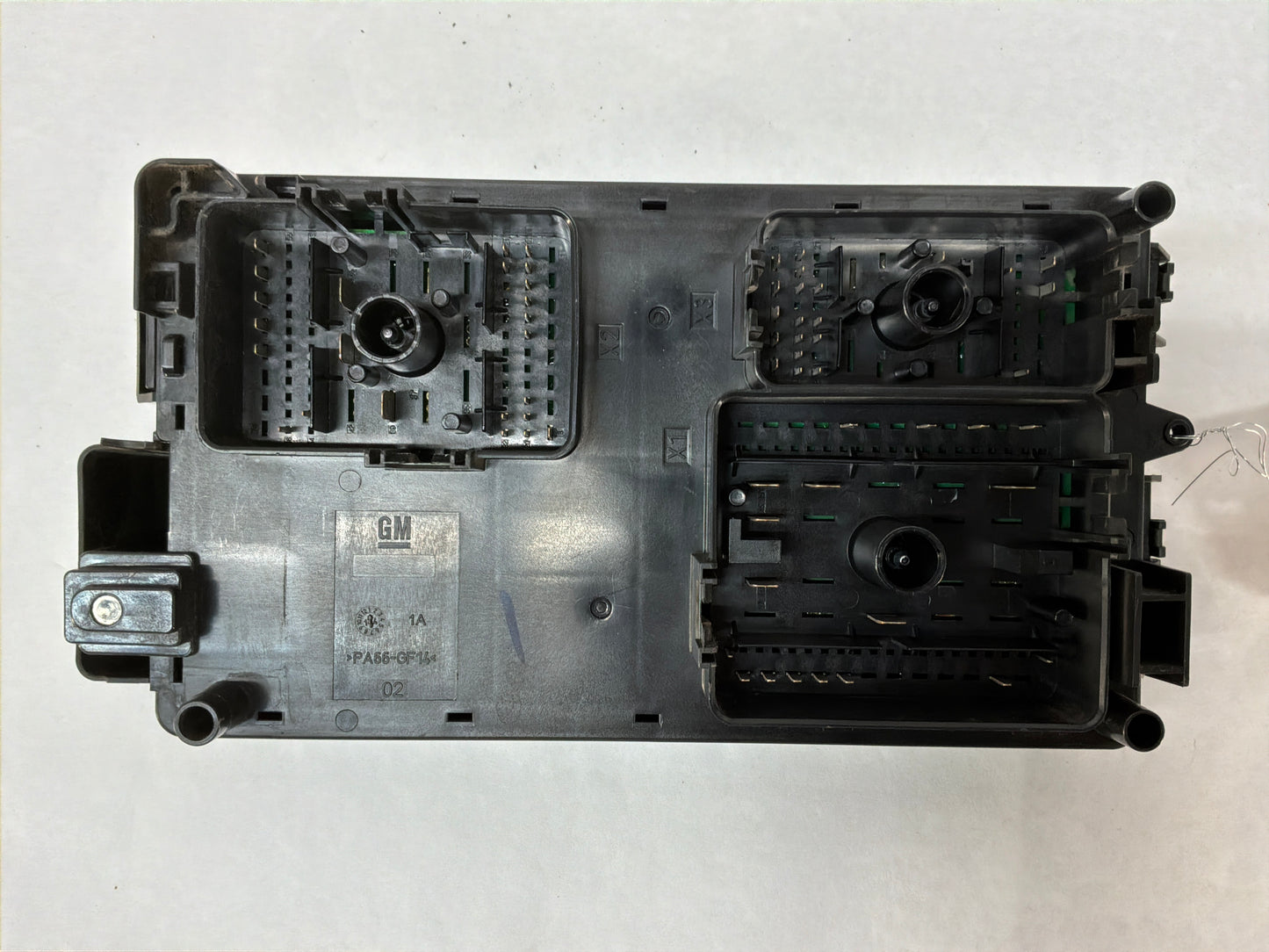 2014 Chevy Camaro SS Engine Bay Accessory Wiring Junction Fuse Relay Box Block OEM