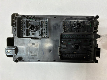 2014 Chevy Camaro SS Engine Bay Accessory Wiring Junction Fuse Relay Box Block OEM
