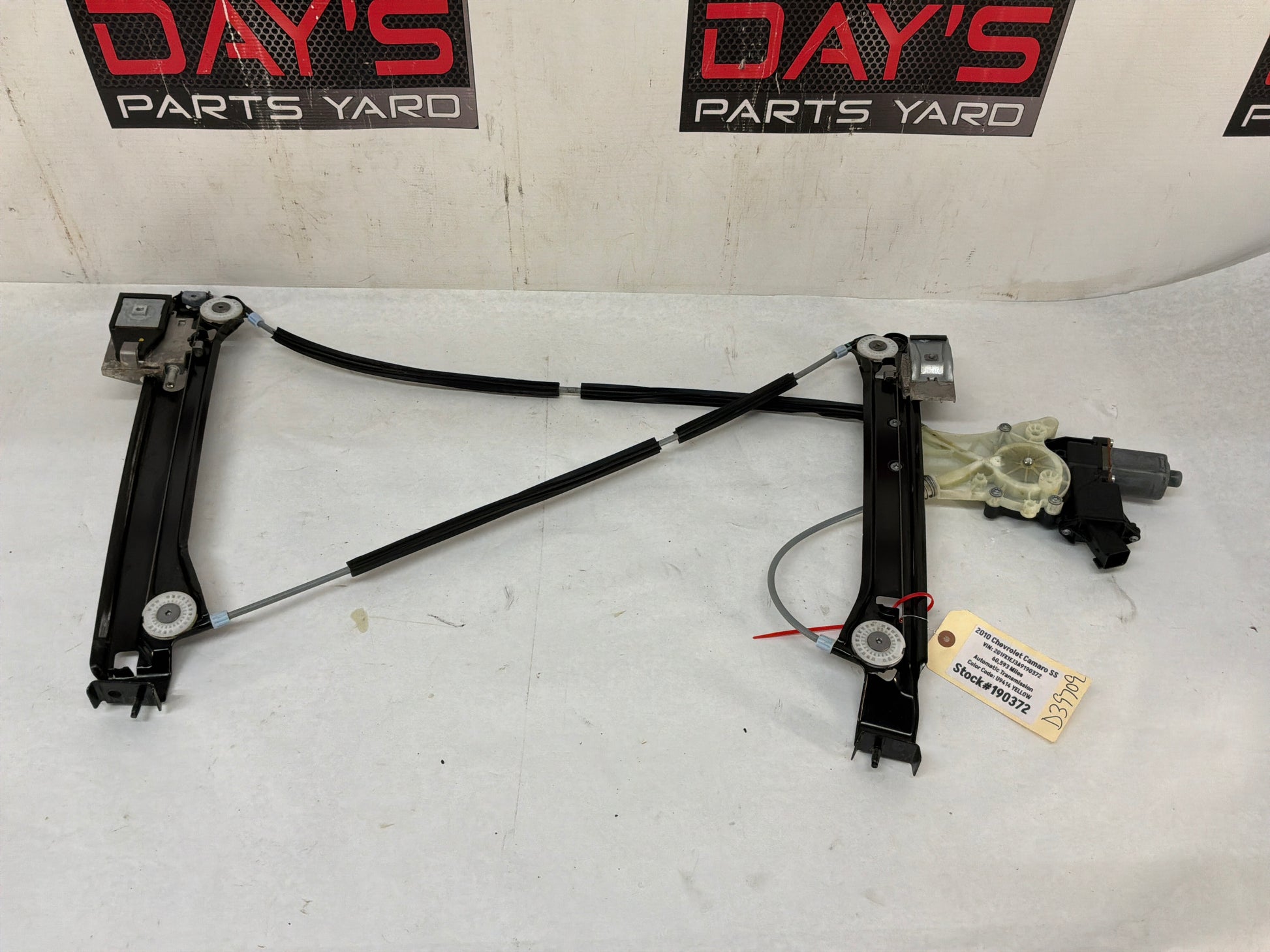 Rh front window regulator - Day's Parts Yard
