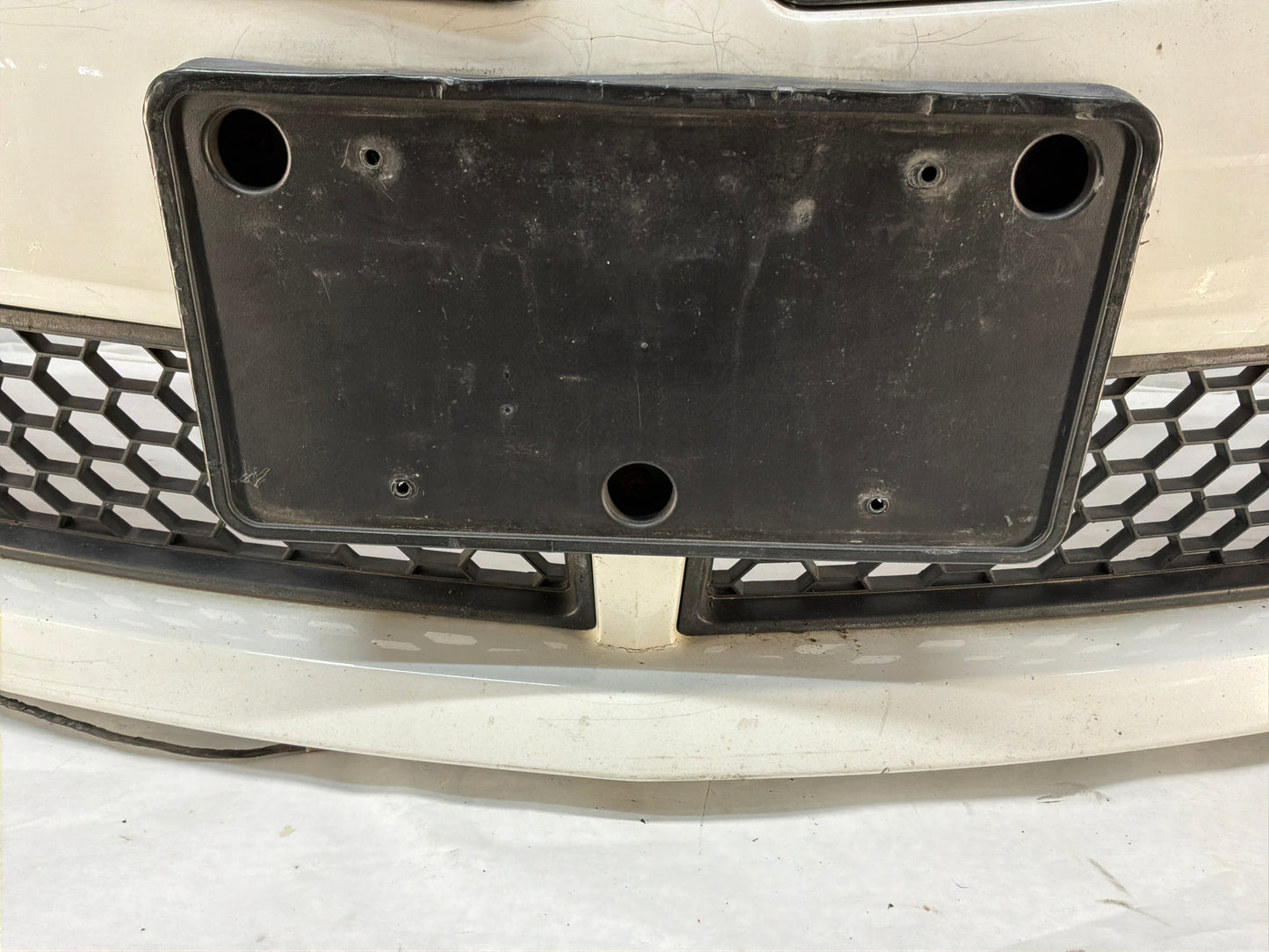 2008 Pontiac G8 GT Front Bumper Cover Fascia Assembly Grilles OEM