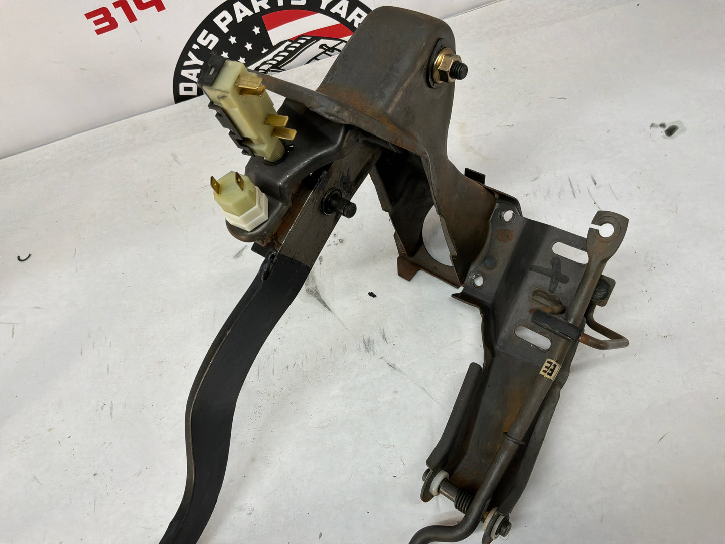 2004 Pontiac GTO Manual Transmission Pedal Assembly OEM