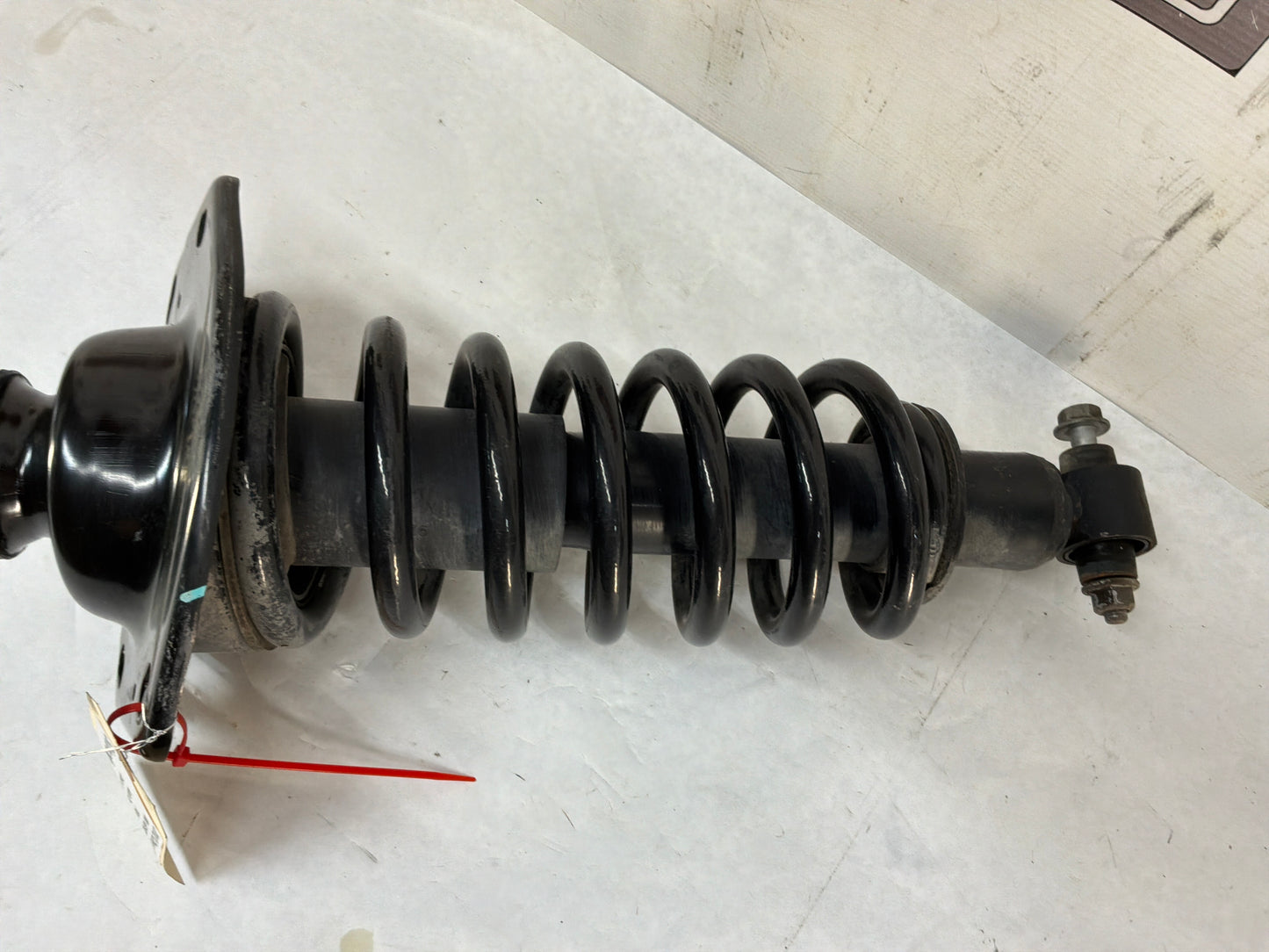 Rh rear strut - Day's Parts Yard