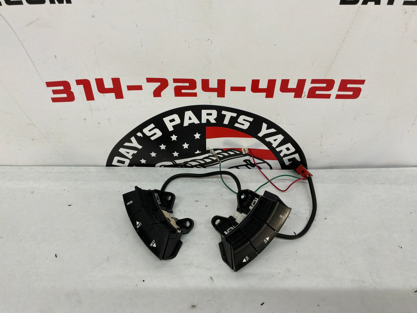 2005 Pontiac GTO Steering Wheel Radio Control Buttons Switches OEM