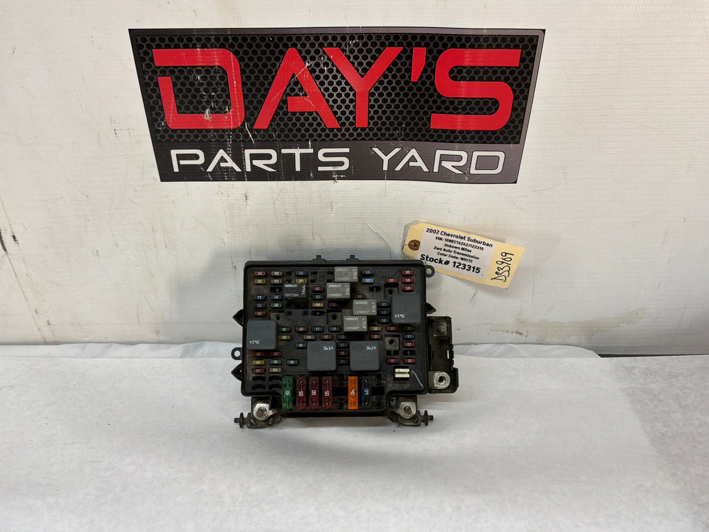 Fuse box - Day's Parts Yard