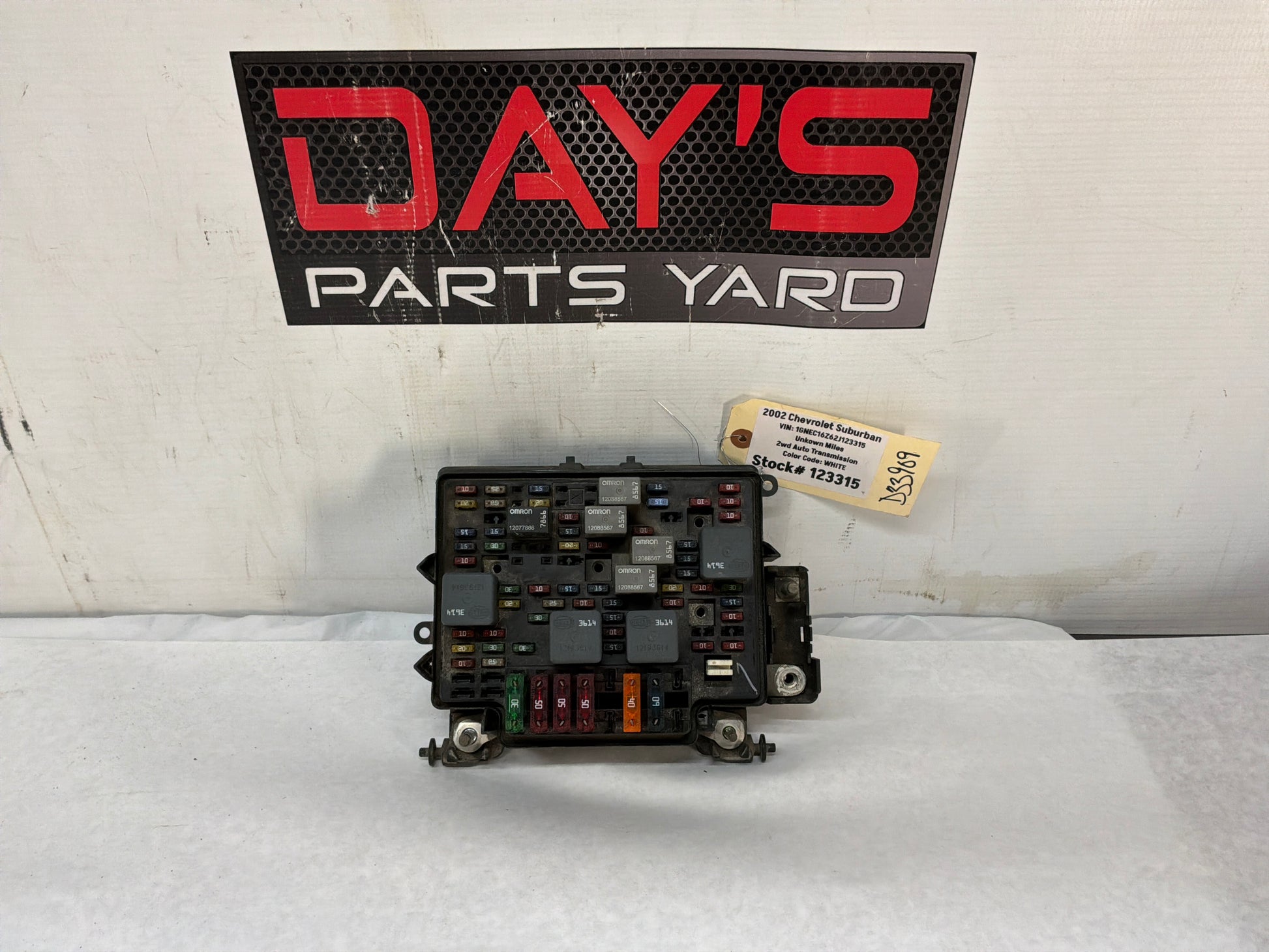 Fuse box - Day's Parts Yard