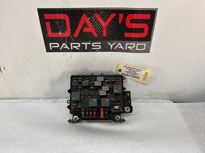 Fuse box - Day's Parts Yard