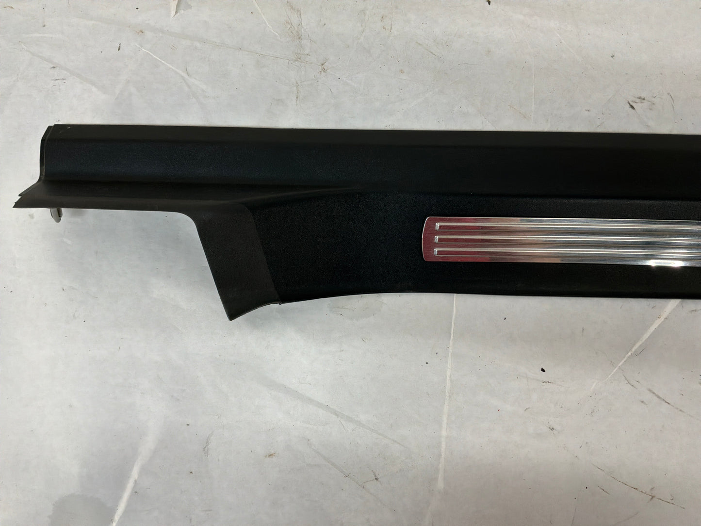 2008 Pontiac G8 GT LH Driver Front Door Sill Kick Panel Scuff Plate OEM