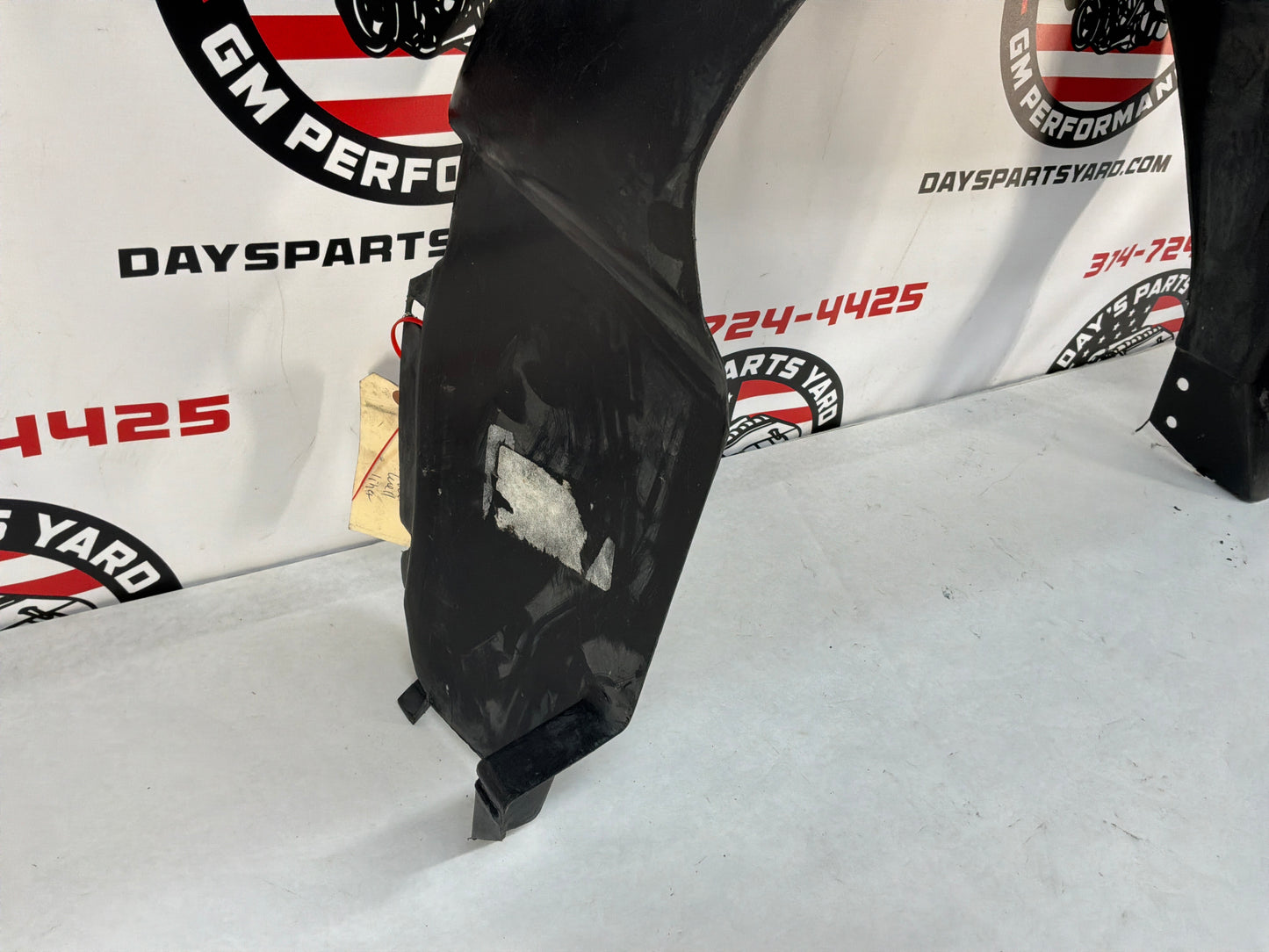 2005 Pontiac GTO RH Passenger Front Fender Wheel House Well Liner OEM