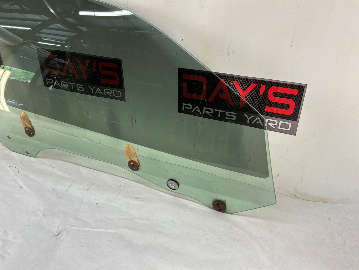 Rh front door glass - Day's Parts Yard