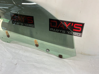 Rh front door glass - Day's Parts Yard