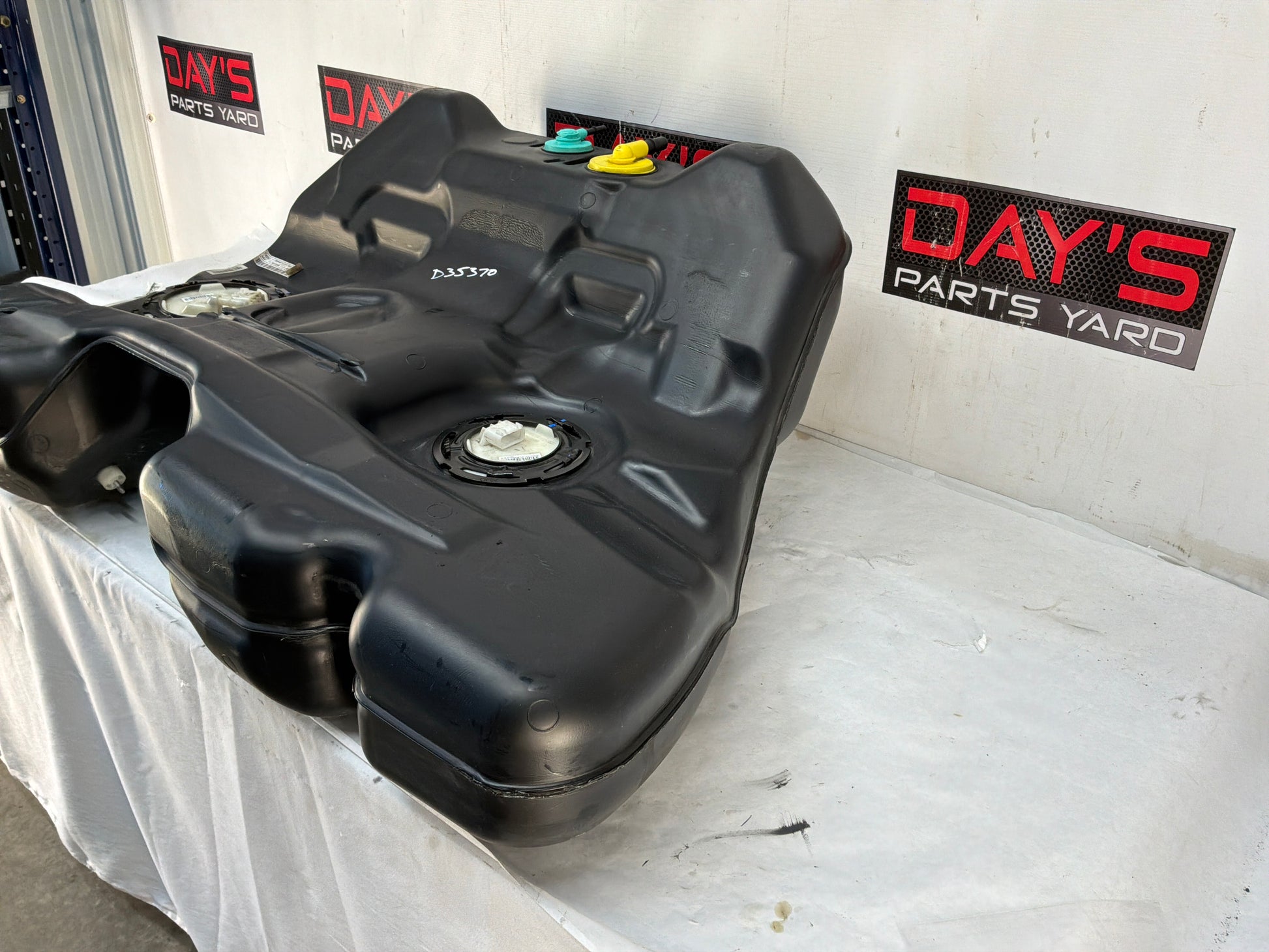 Fuel tank - Day's Parts Yard