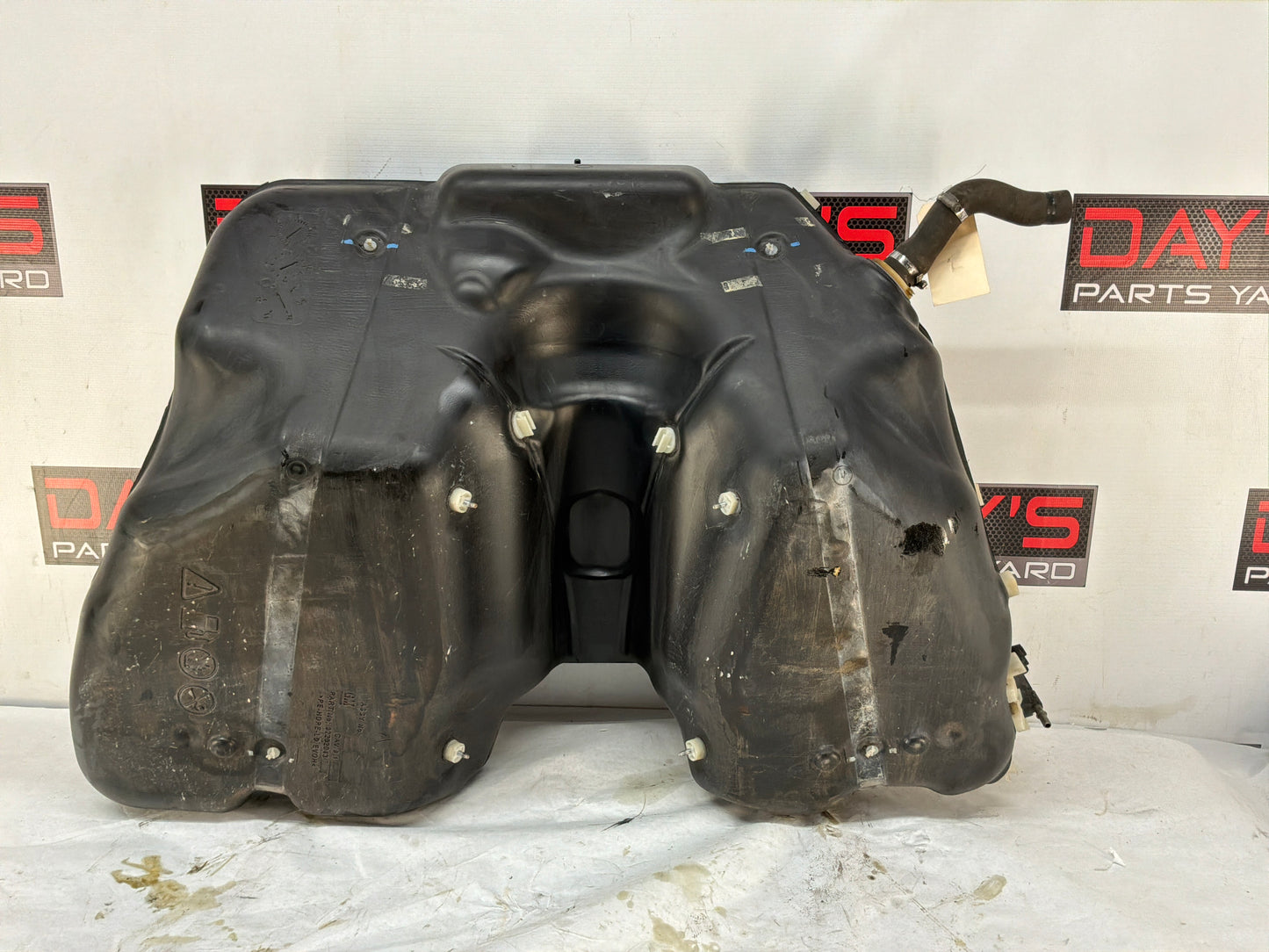 Fuel tank - Day's Parts Yard
