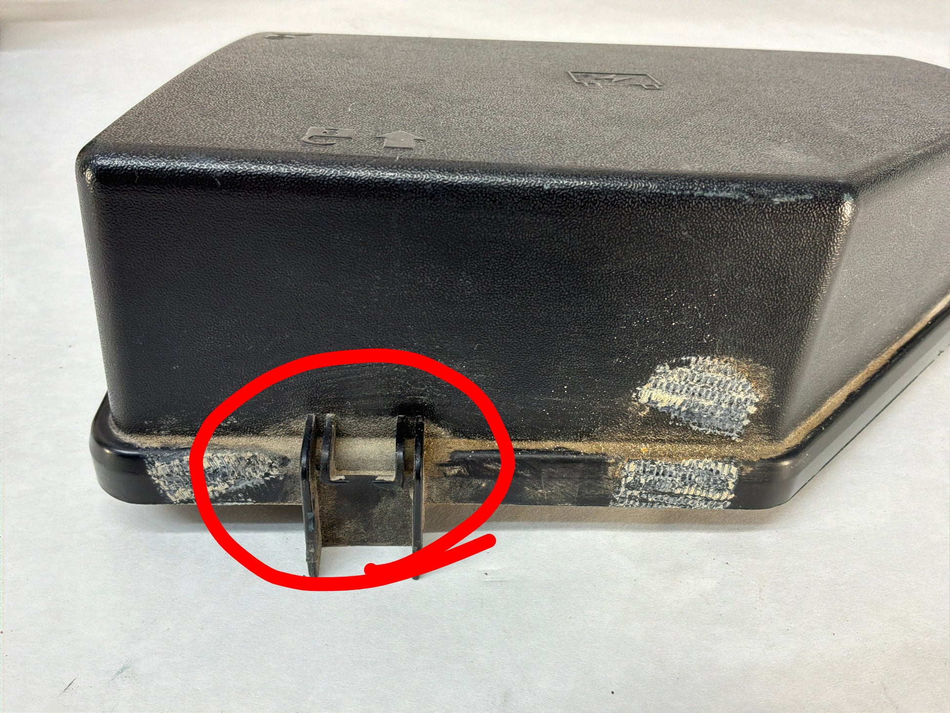 Fuse box w lid - Day's Parts Yard
