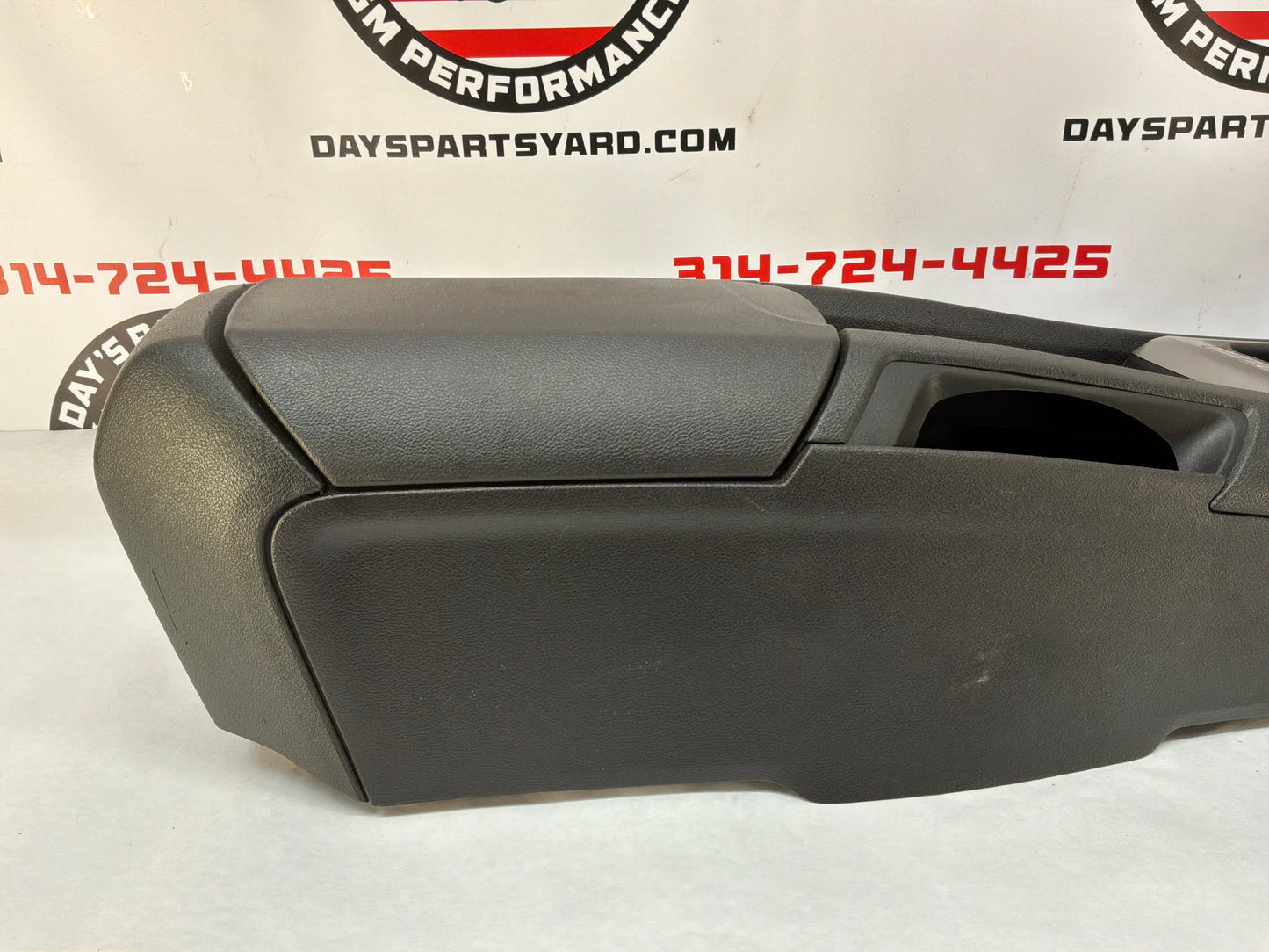 2014 Chevy Camaro SS Manual Transmission Center Console Armrest w/ Boot & Shifter Knob  OEM