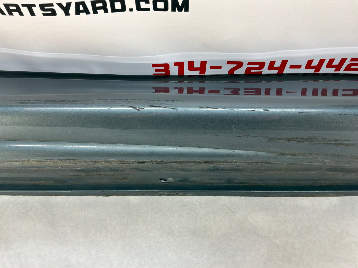 2006 Pontiac GTO RH Passenger Rocker Molding Side Skirt Panel Trim OEM