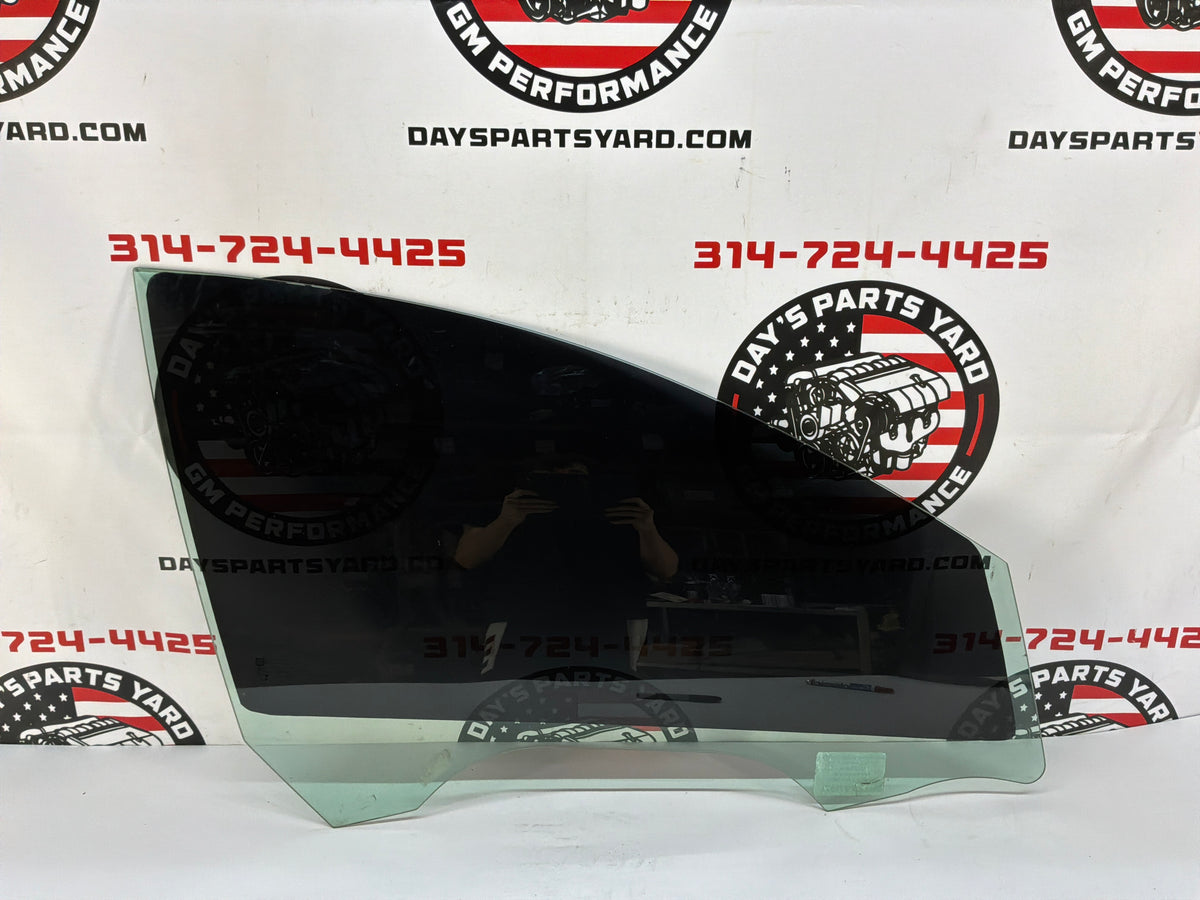 2014 Chevy SS Sedan RH Passenger Front Door Window Glass OEM