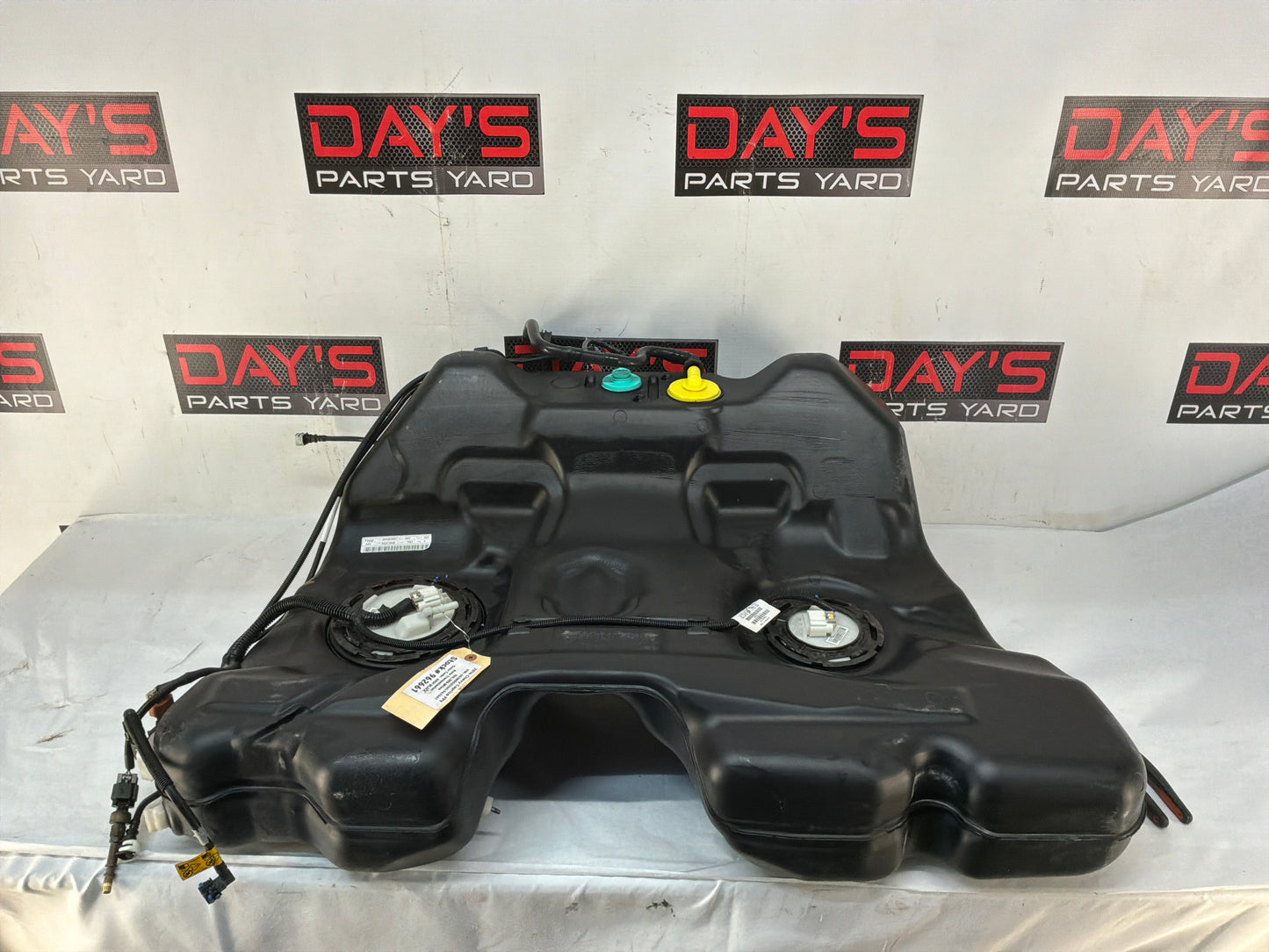 Fuel tank w pumps - Day's Parts Yard