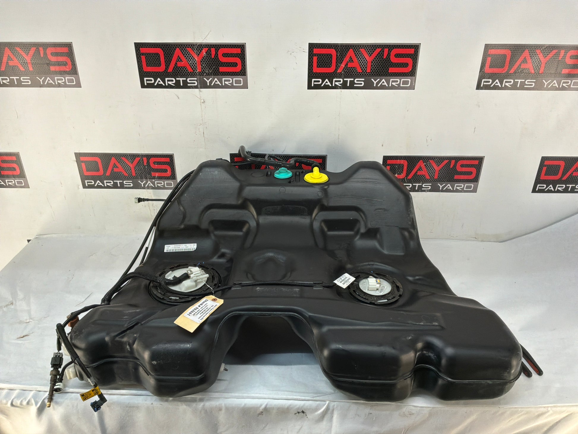 Fuel tank w pumps - Day's Parts Yard
