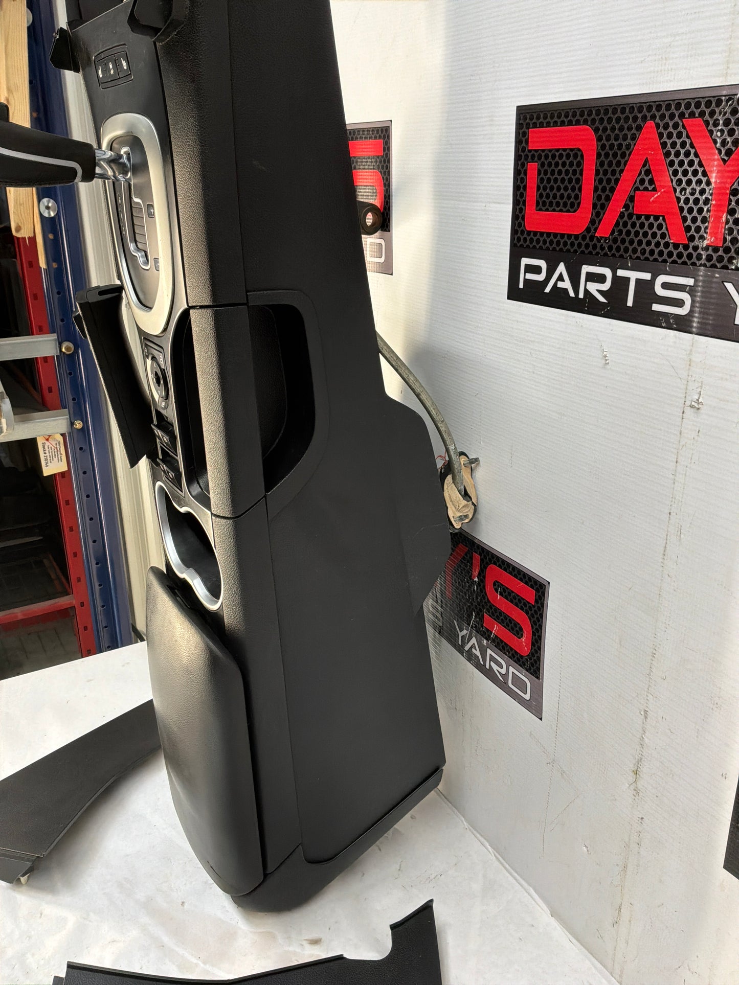 2008 Pontiac G8 GT Center console w shifter
