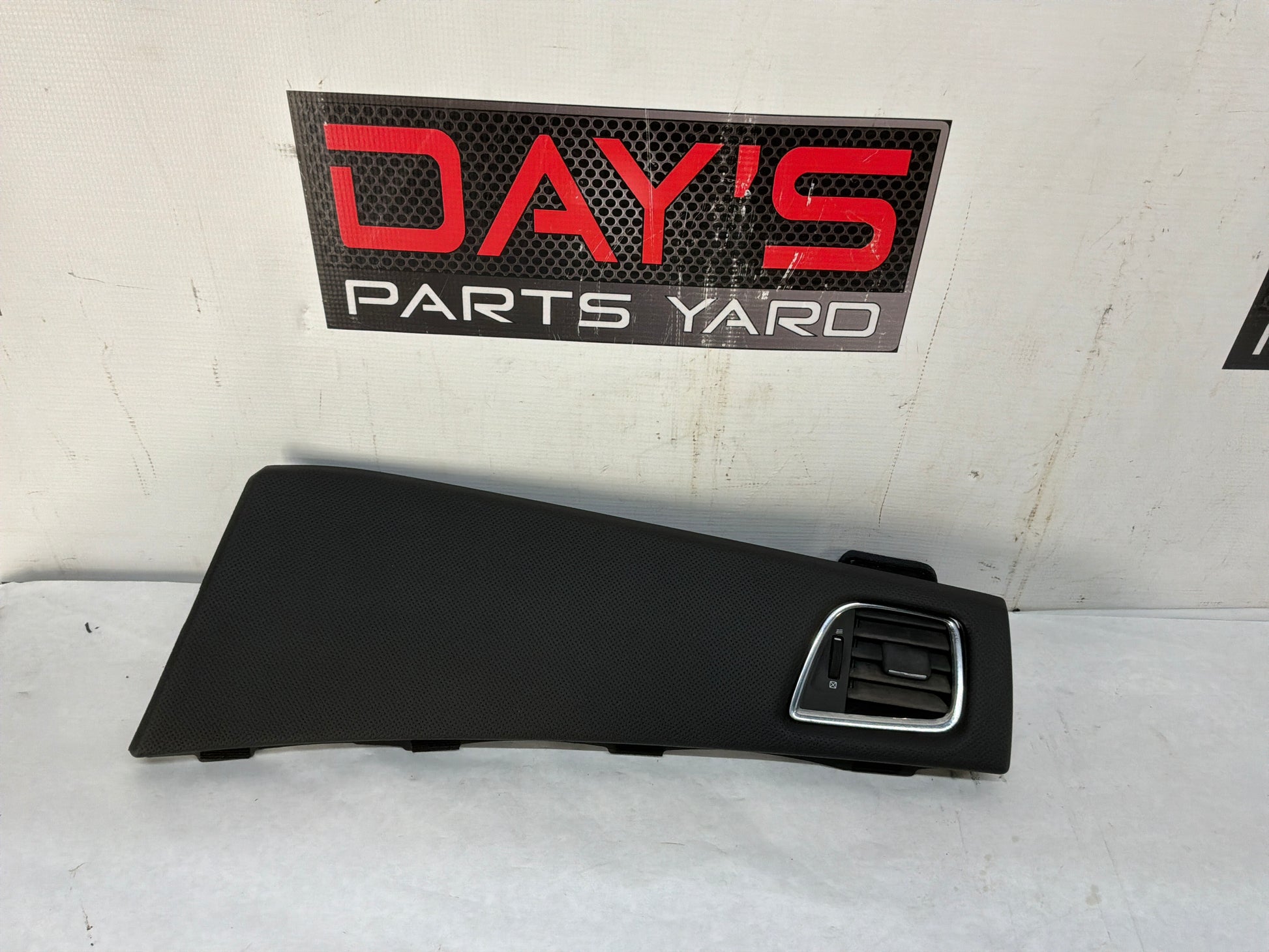 Dash vent - Day's Parts Yard
