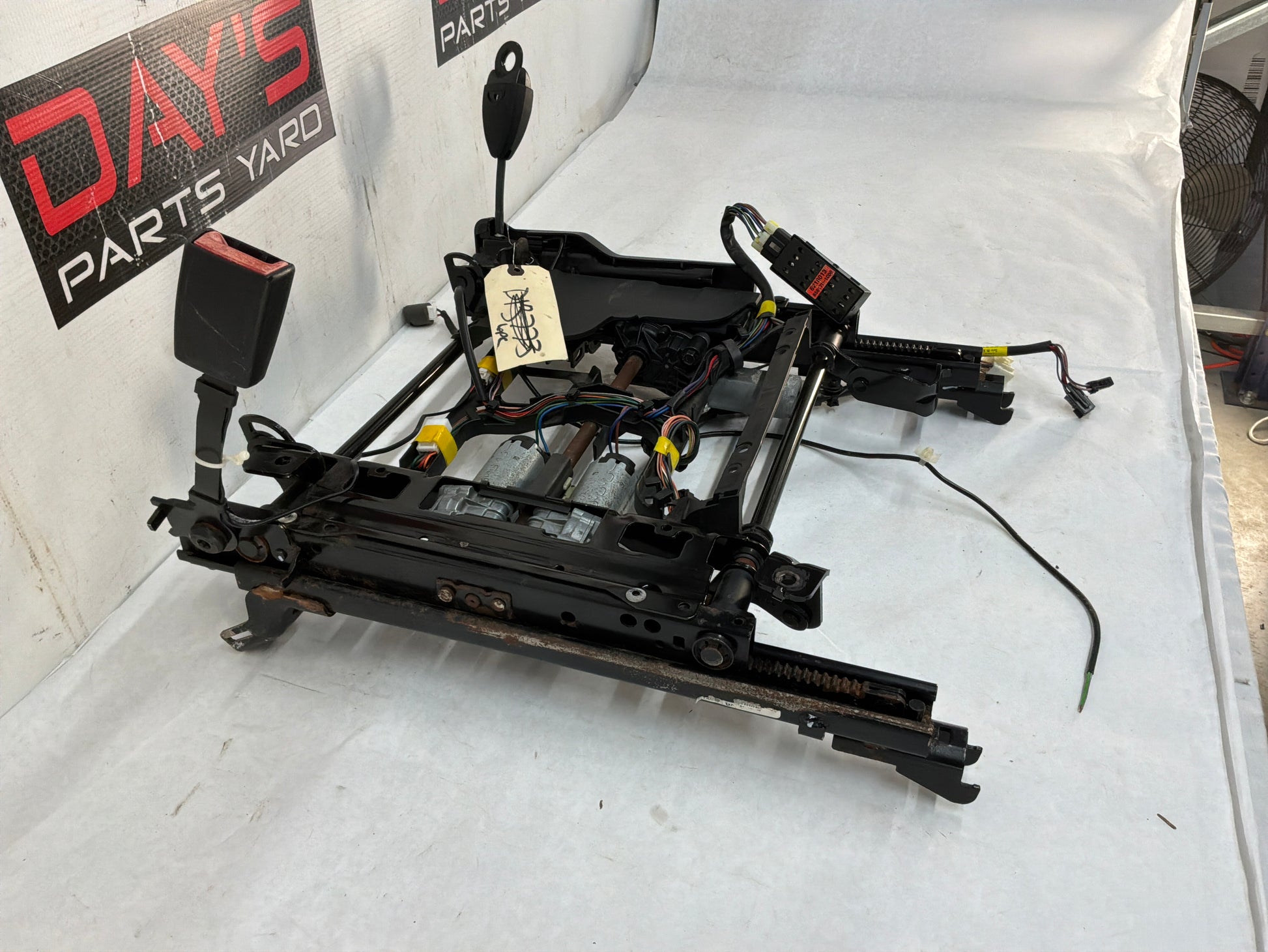 Rh front seat track - Day's Parts Yard