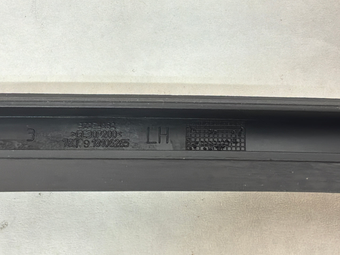 2014-2017 Chevy SS Sedan RH & LH Windshield Molding Trim NEW OEM