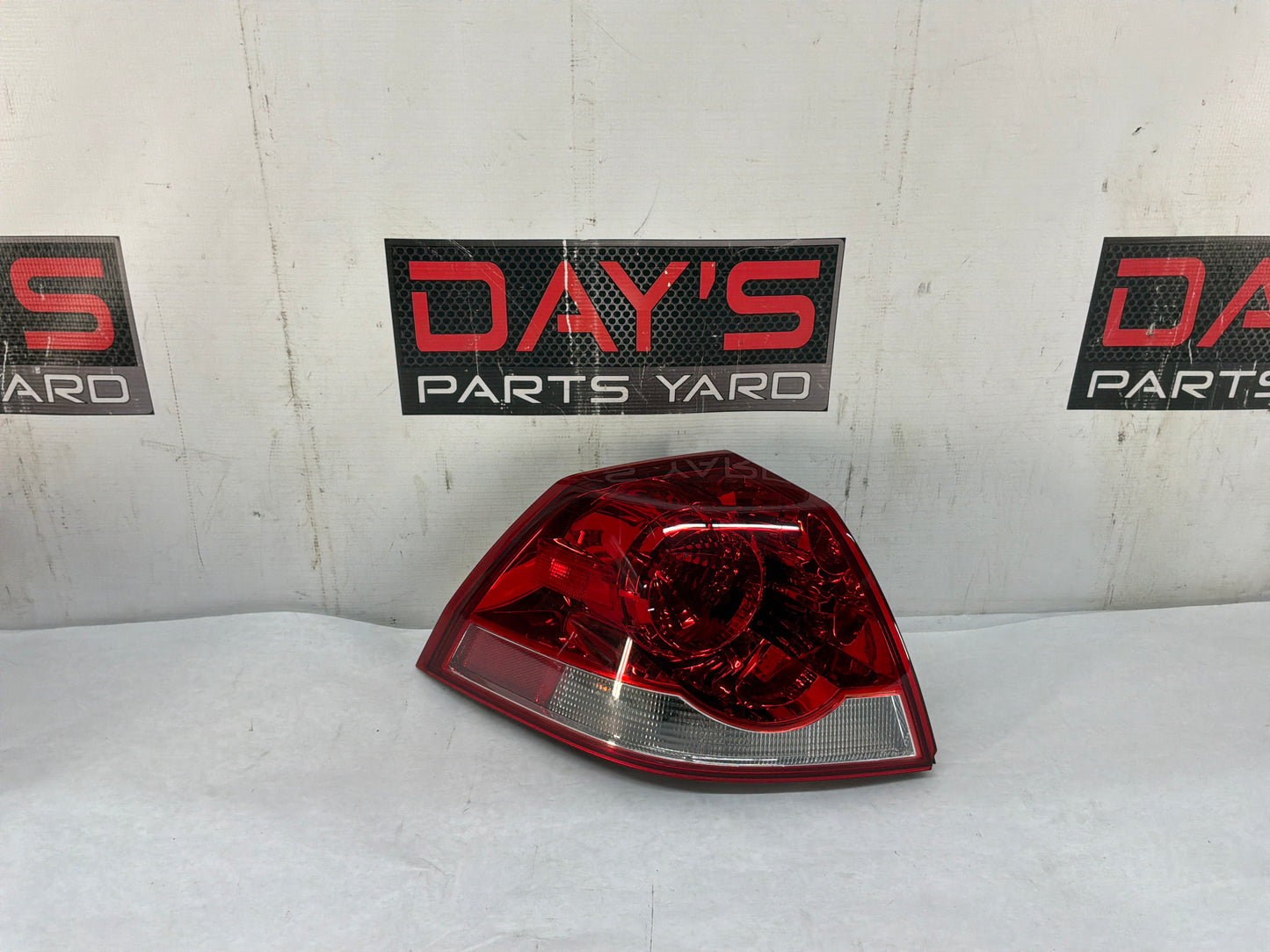 2008 Pontiac G8 Base LH Driver Tail Light Lamp Taillight OEM